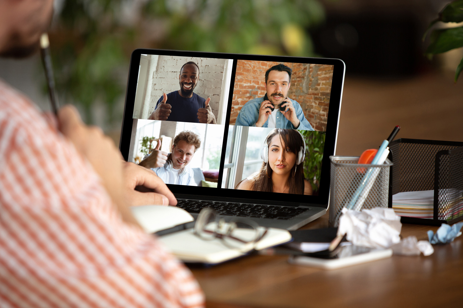 How To Give Constructive Feedback Remotely: 5 Best Practices For Managers