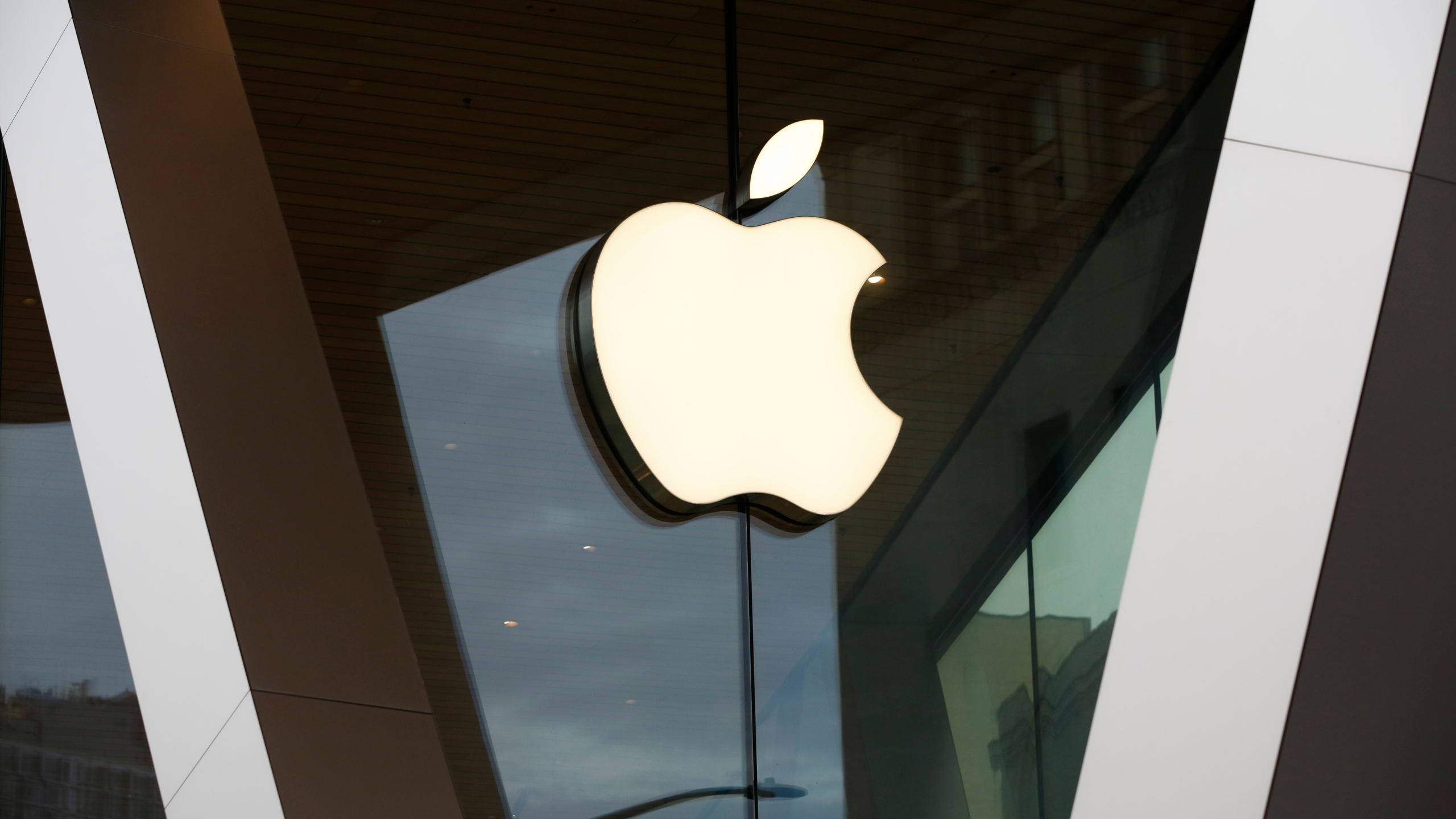Apple Breaking Antitrust Laws - E.U.