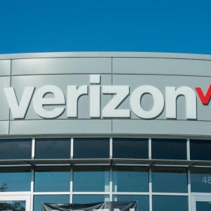 verizon-selling-aol-yahoo-to-apollo-global-management