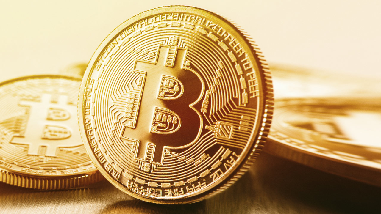 Bitcoin Whipsaws Investors With Same-Day Plunge, Rally of 30%