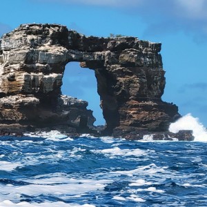 famed-darwins-arch-in-galapagos-takes-new-shape