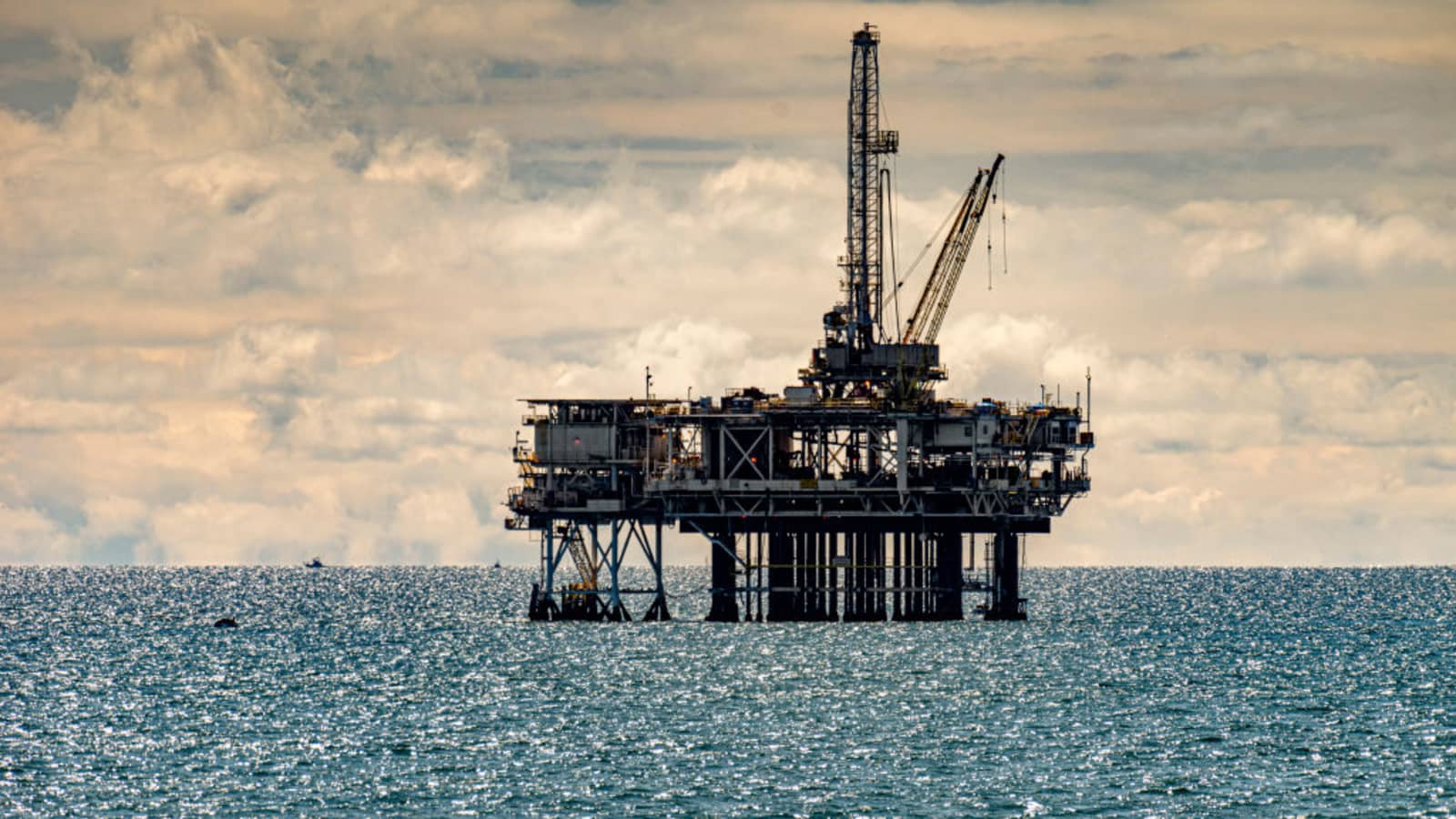 Oil Rallies To 32-Month High As Rising Demand Emboldens Bulls