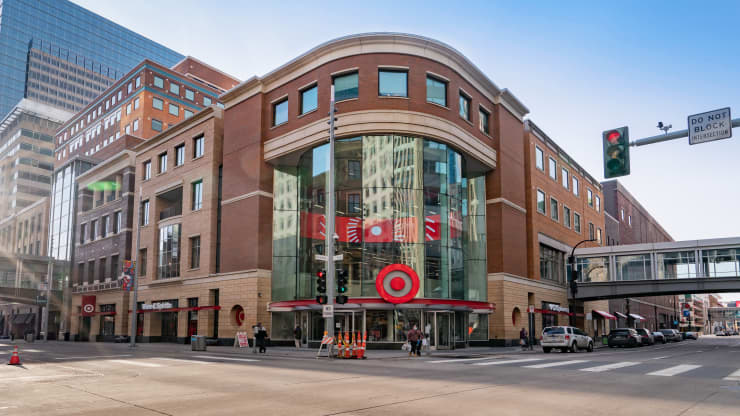 How To Pitch Billion-Dollar Retailers Like Target, Whole Foods On Stocking Your Million-Dollar Idea