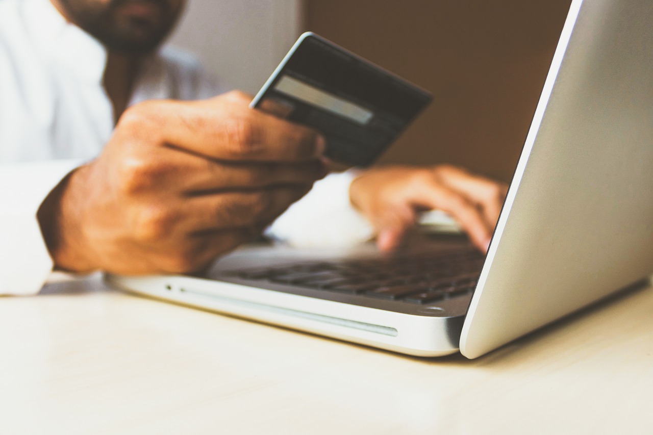 Pay-Off Your Credit Card Debt With This Four Strategies