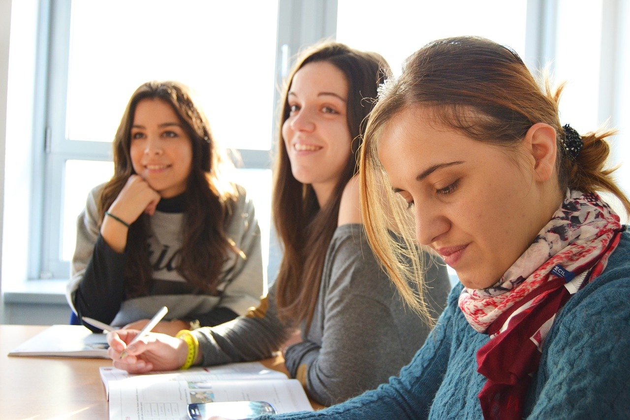 Using Loan To Fund College Education Tactfully