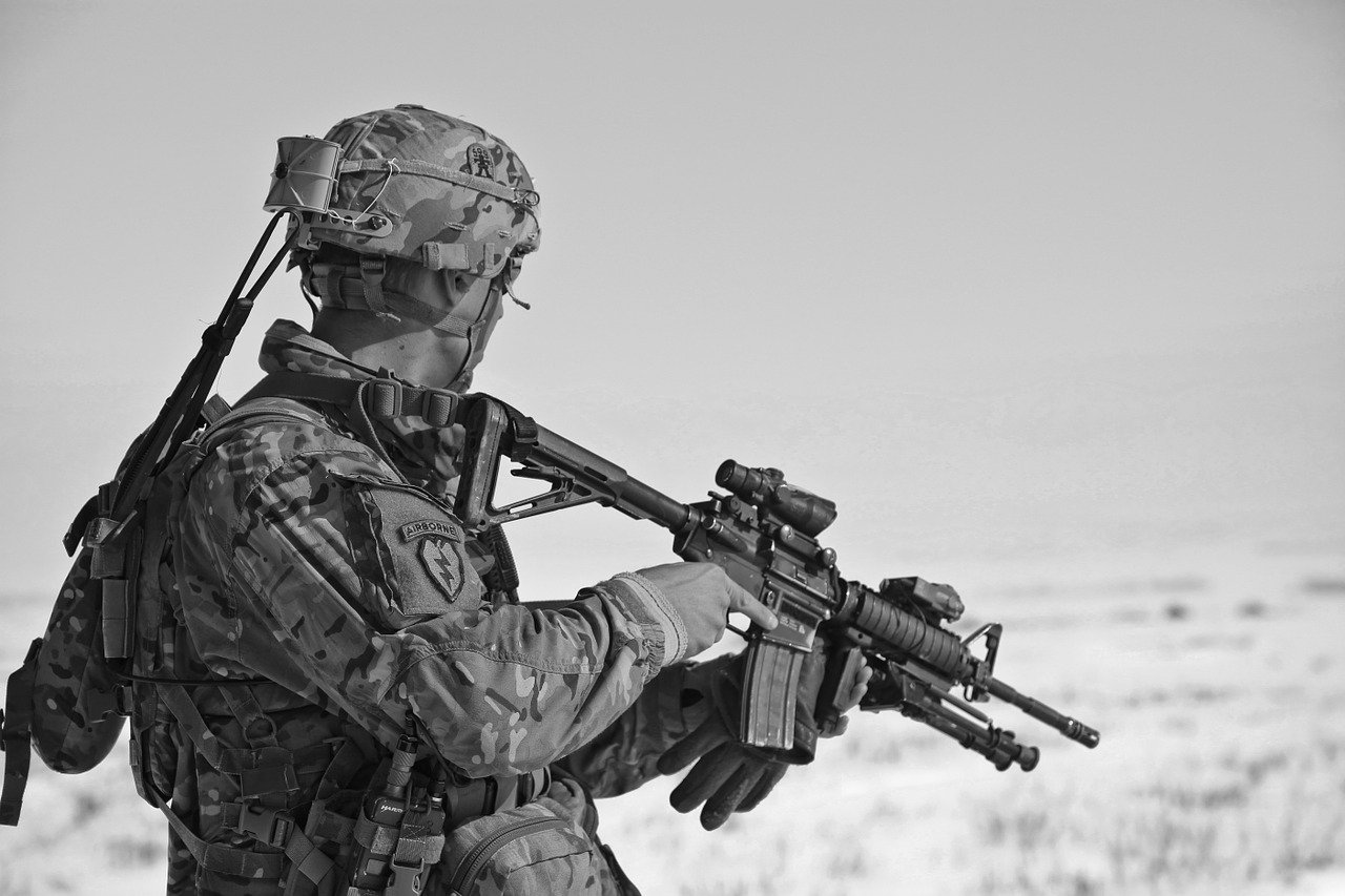 Ex-Navy SEAL Commander: What To Do When Coworkers Aren’t Pulling Their Weight