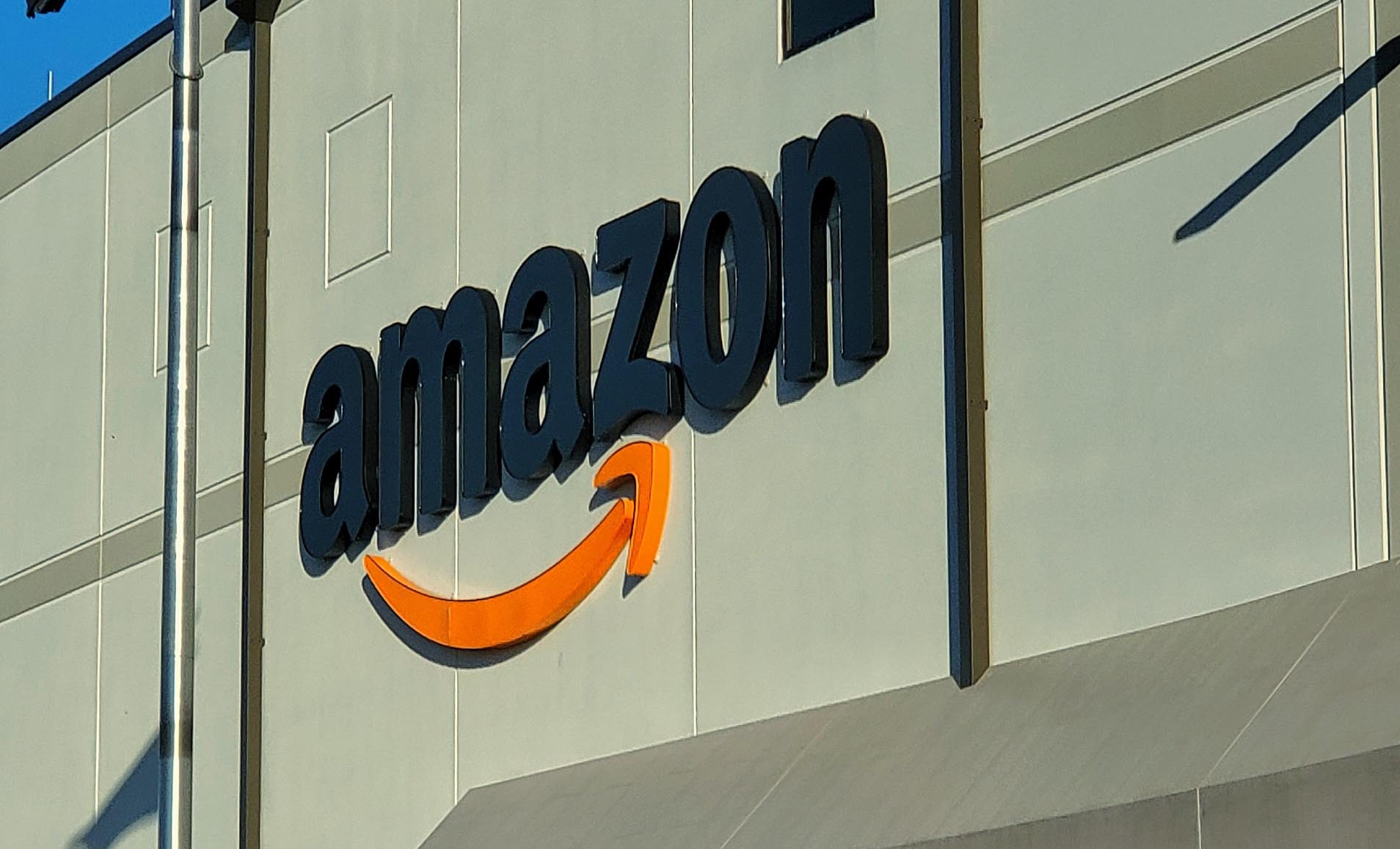 Amazon: Senator Warren Urges Break-up Of The Retail Giant