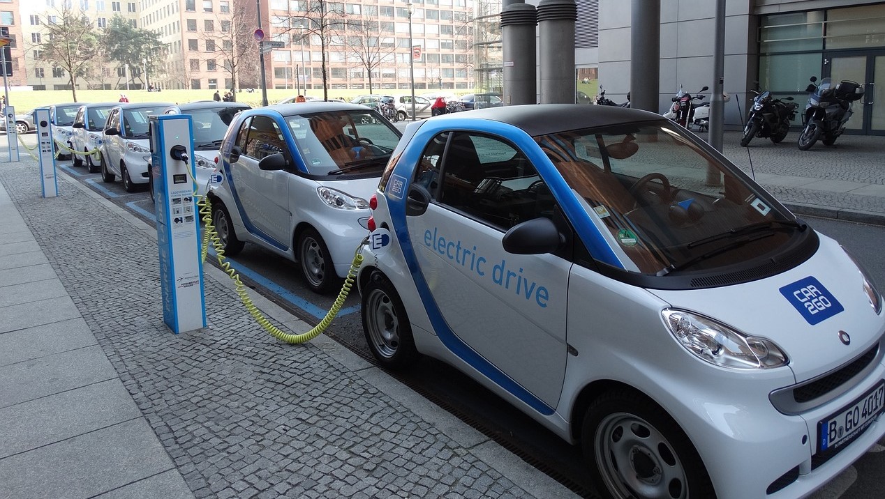 Hertz Orders 100,000 Teslas , As Hertz Targets The Largest EV Rental Fleet In North America