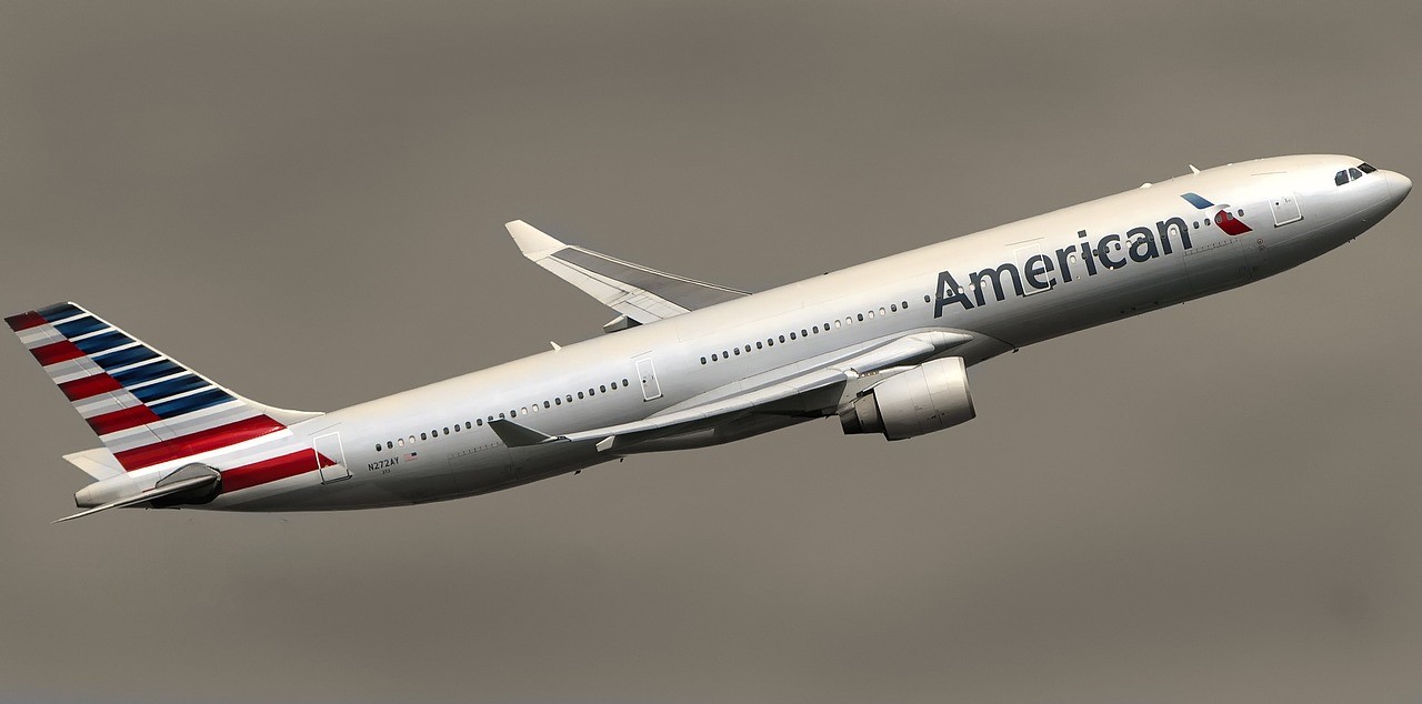 American Airlines: Staff Shortages And Bad Weather Led To Cancellation Of 1,400 Flights 