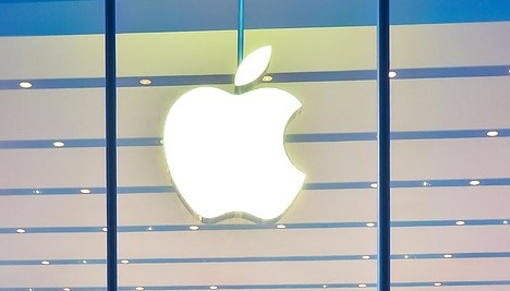 Apple vs Tesla: Apple Boost Self-Driving Car Effort By Hiring Former Tesla Engineer 