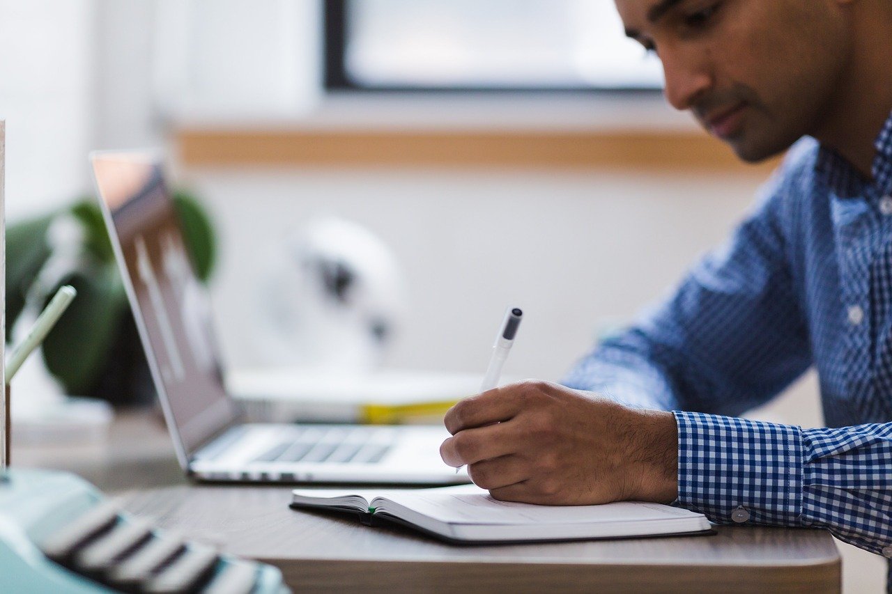 A ‘Millennial Therapist’ Explains Why Young People Hate Their Jobs―And What To Do About It