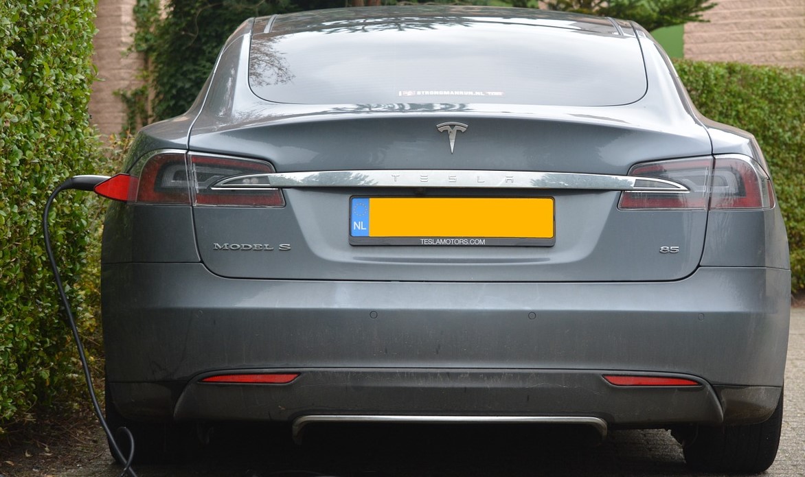 Tesla Car Accident: Paris Taxi Firm Suspends Tesla Fleet After Fatal Accident