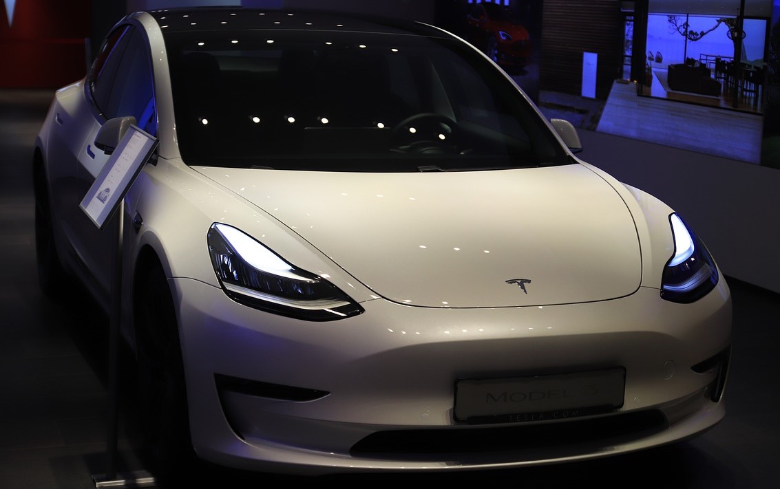 Tesla Owner Turns Car Into A Mining Rig, He Mines Upto $800 A Month In Cryptocurrency With His Car