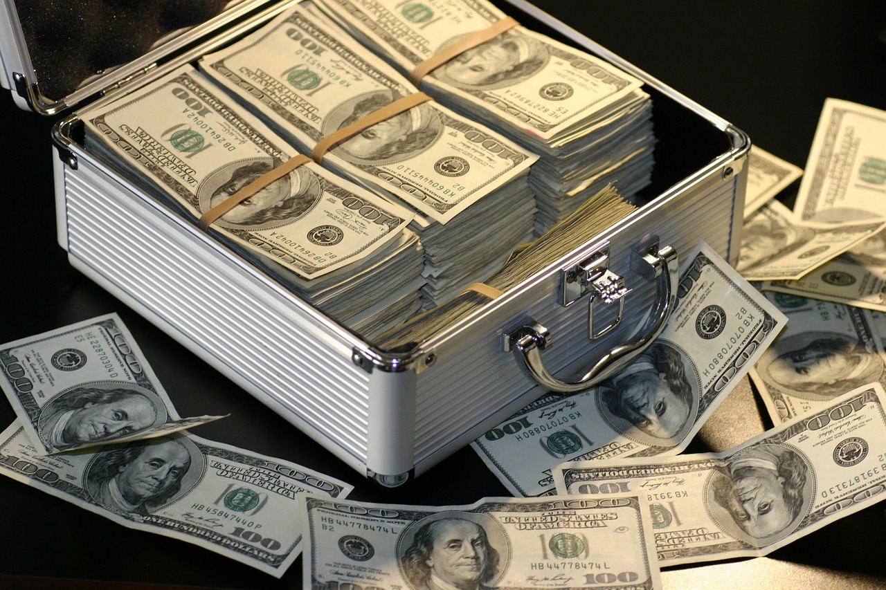 Dollar Finds Footing As Traders Brace For Hawkish Fed