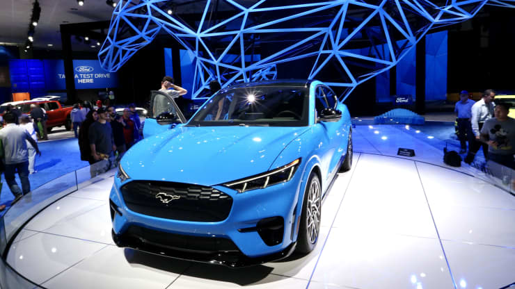 Ford’s Mustang Mach-E Beats Tesla’s Model 3 As Consumer Reports’ Top Electric Vehicle For 2022