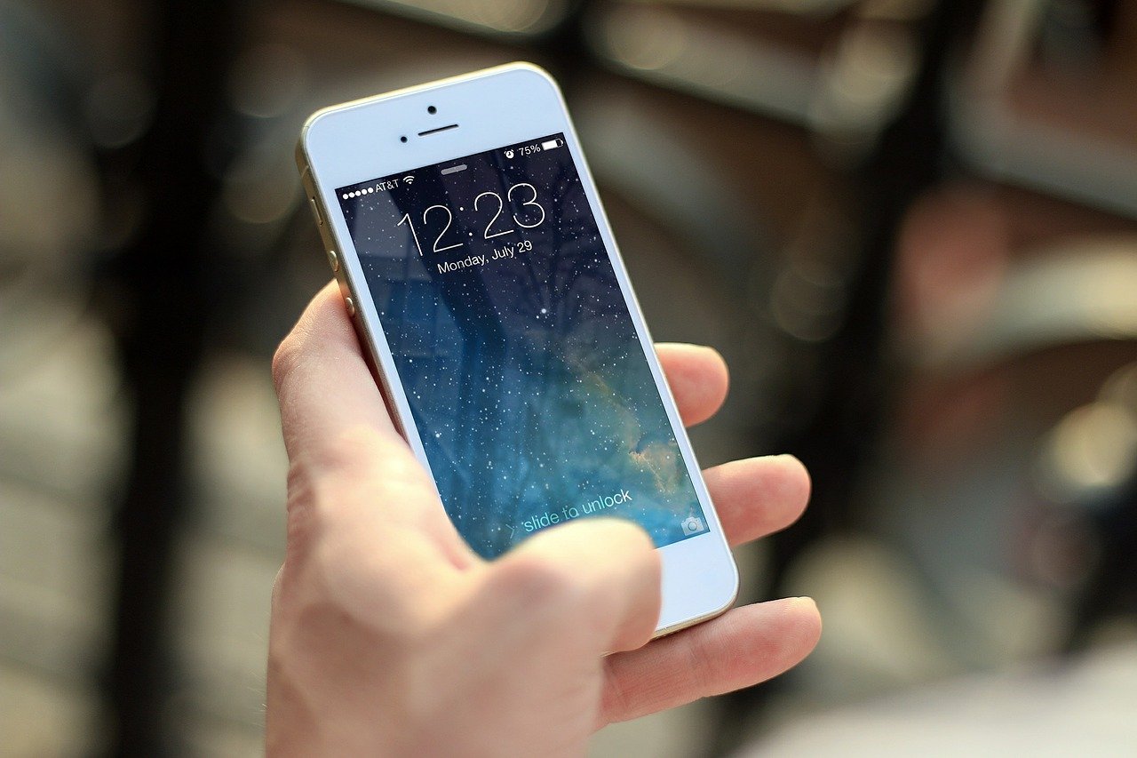 Apple Expected To Launch New Low-Cost 5G iPhone