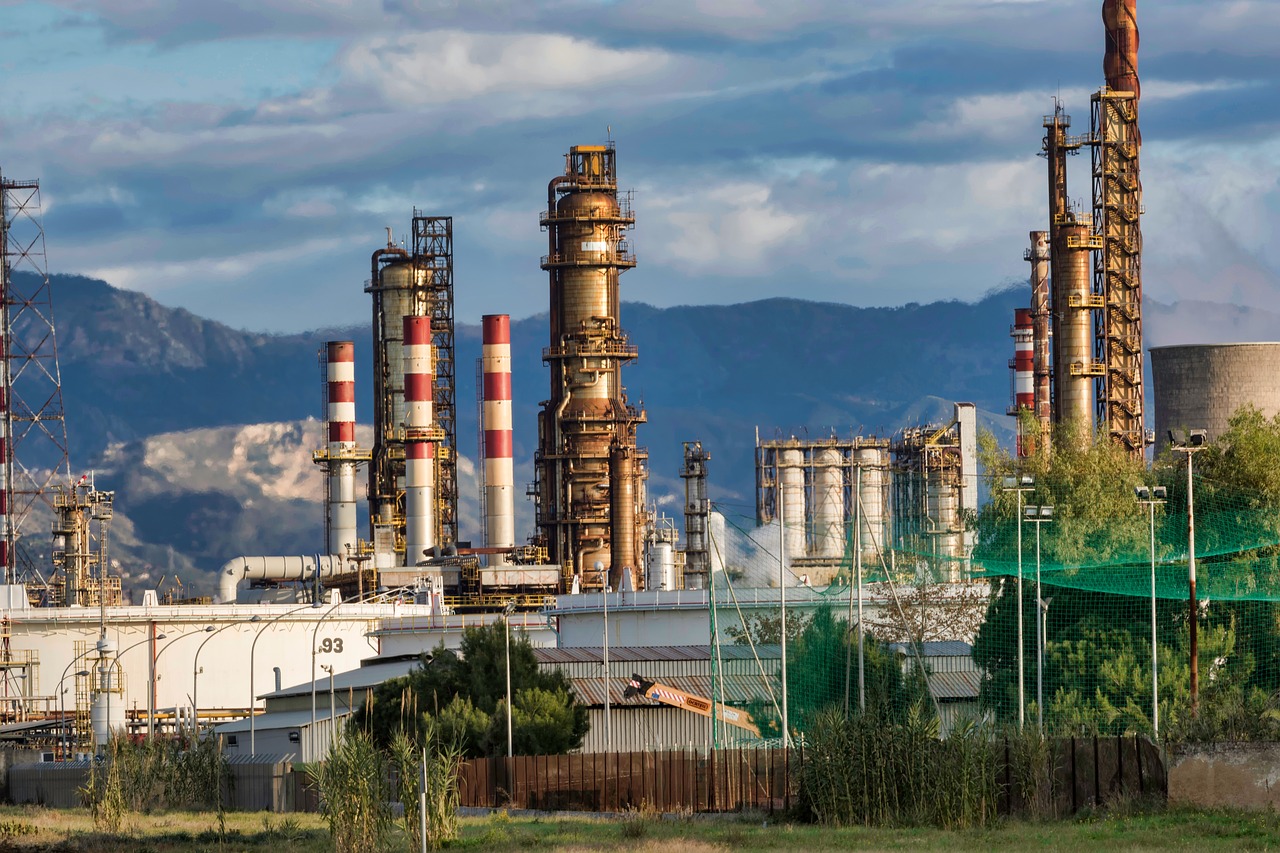 Oil Briefly Tumbles Below $100 A Barrel