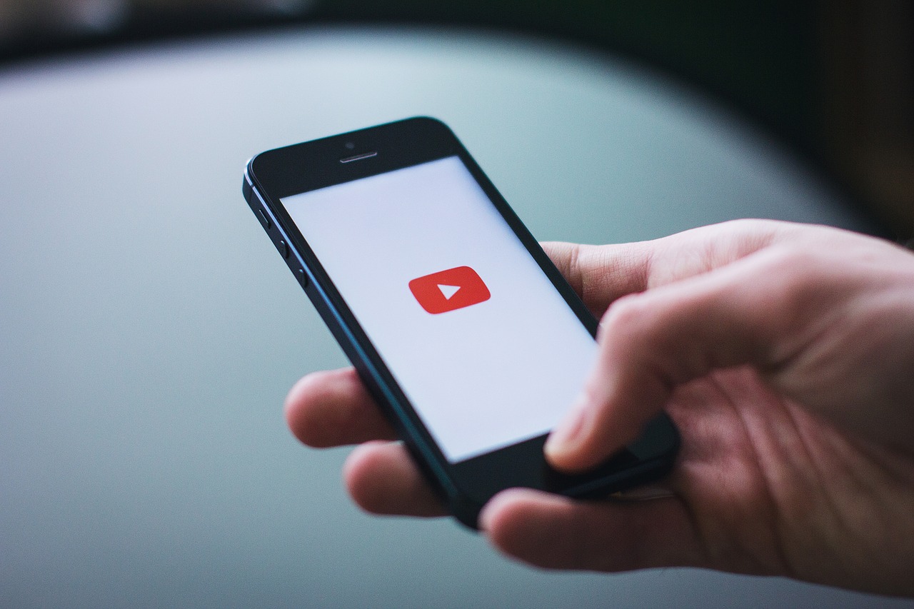 Russia Banned Facebook And Instagram As ‘Extremist’ Organisations. Youtube May Be Next
