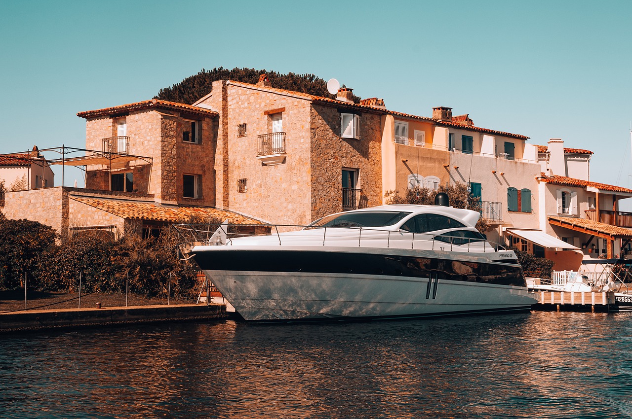 Russian Oligarch Abramovich’s Two Superyachts Worth A Combined $1 Billion Are Escaping Sanctions