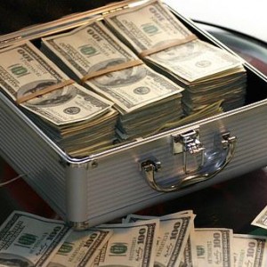 U.S. Dollar Rides to Two-Decade Highs as Yields Rise