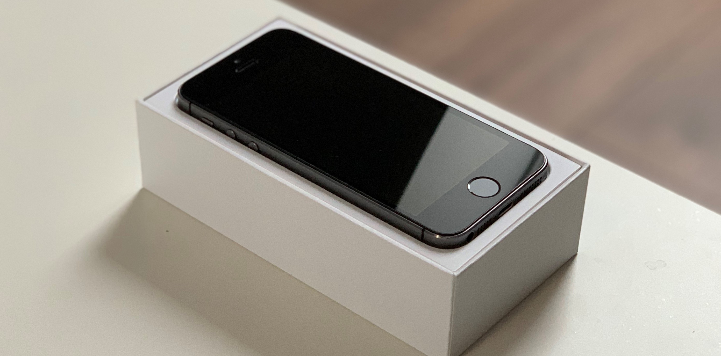 Apple To Keep iPhone Production Flat In 2022