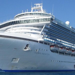 worlds-largest-hybrid-ship-runs-on-gas-and-batteries-set-to-cruise-between-britain-and-france