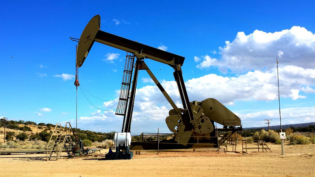 Biden To Meet U.S. Oil Refiners  On Mitigating Soaring Oil Prices