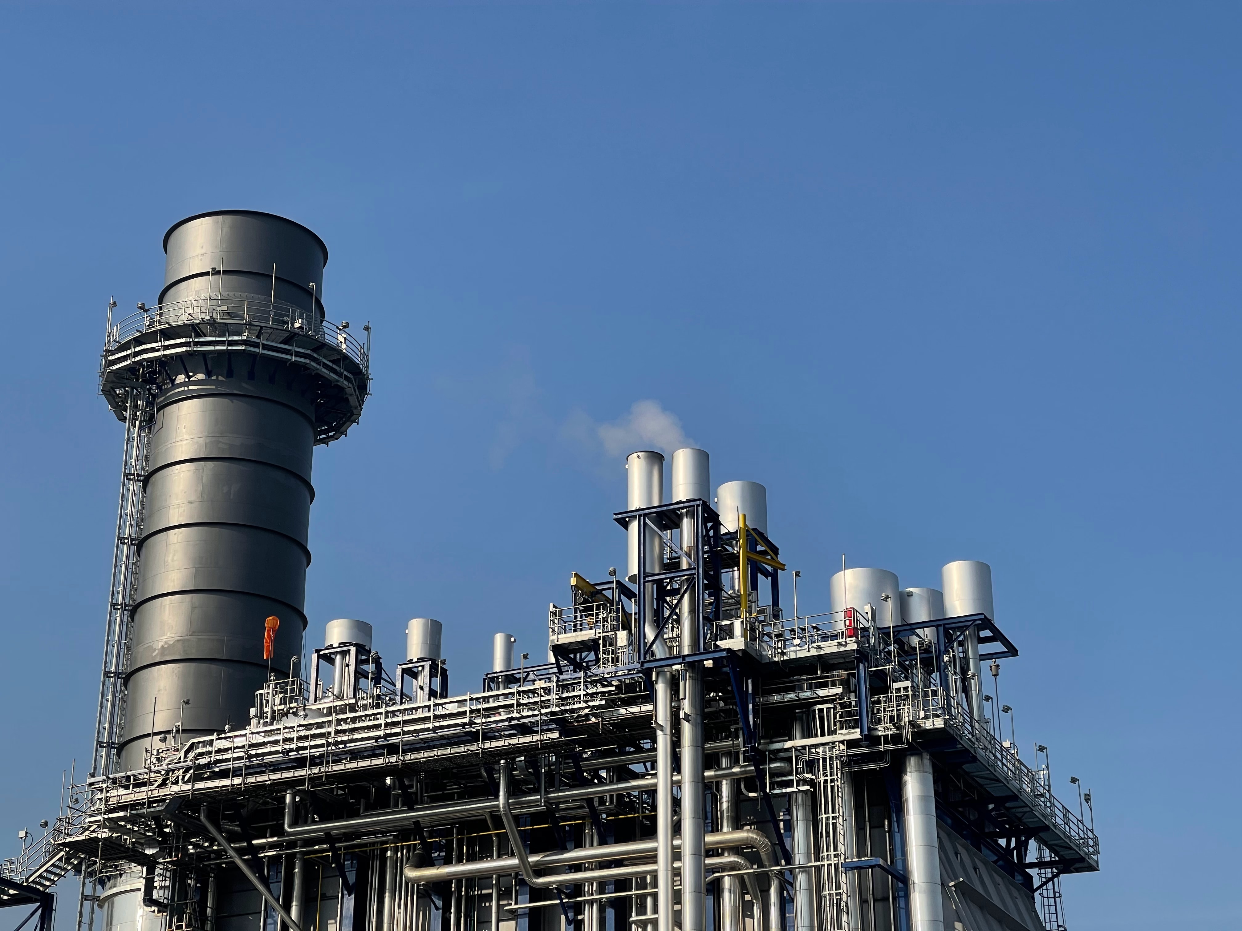 Oil Prices Retrace Losses But Head For Weekly Dip
