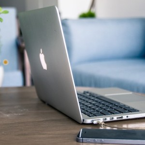 apple-gains-on-facebook-and-google-in-online-ads-after-ios-privacy-change