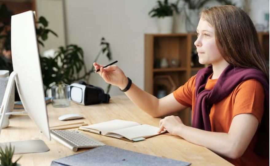 4 Benefits of Online Business Courses