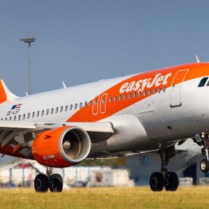 easyjet-sees-return-to-profit-strong-bookings-for-2023