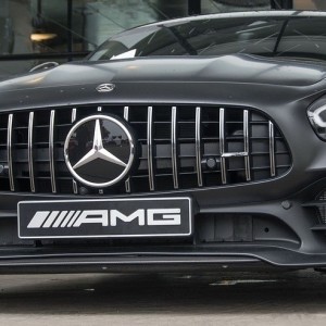 Putin Approves Sale Of Mercedes-Benz Russian Finance Arm