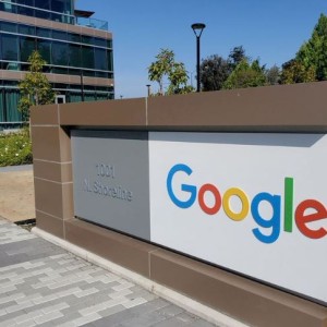 google-suspends-chinas-pinduoduo-app-due-to-malware-issues