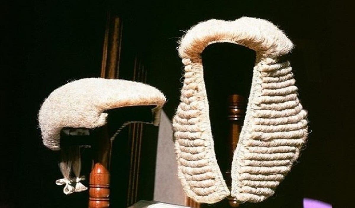  Nigeria's government reverses decision: UK lawyers barred from practicing.