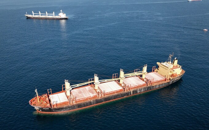 UK ship sinking in Red Sea after Houthi attack drifts north - as US Navy offer help