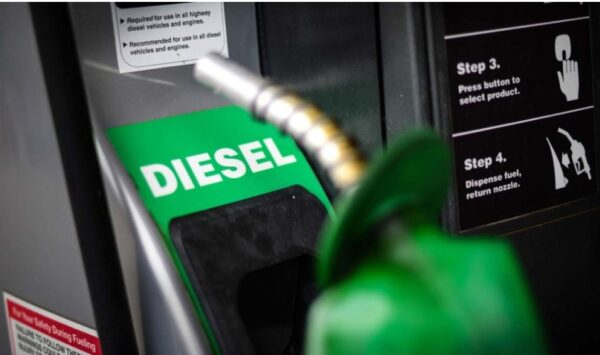 Dangote drops diesel to N940, stations sell N1,400