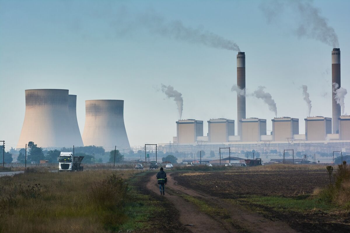 South Africa Seeks to Renegotiate Coal Pact Tied to $2.6 Billion