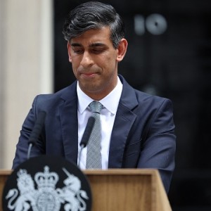 uks-sunak-apologises-to-public-as-he-leaves-office