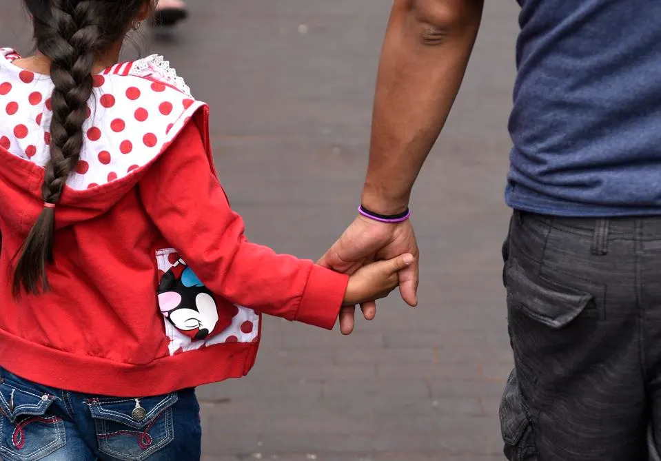 42 percent of working single parents in the U.S. earn less than $17 an hour, new Oxfam study shows