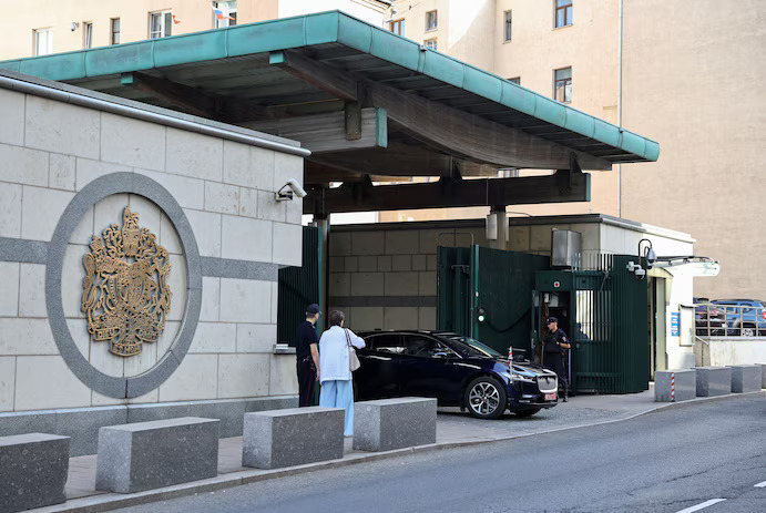 Russia expels U.K. diplomats; Putin warns against deep strikes with Western weapons