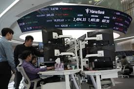Asian Shares Rise after Tech Stocks Pull Wall Street to another Record