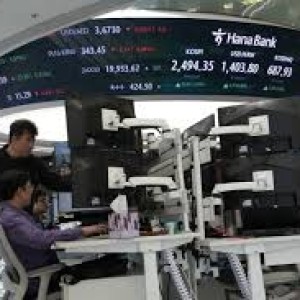 Asian Shares Rise after Tech Stocks Pull Wall Street to another Record