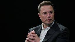 Elon Musk Visits Boeing about Delayed New Air Force One Jets
