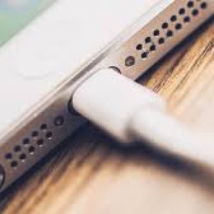 fraudsters-add-metal-weights-to-fake-apple-chargers-increasing-fire-and-shock-risks